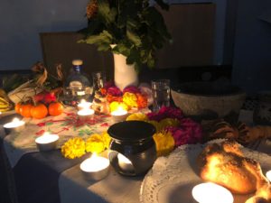 Spanisch-Kurse feiern Tag der Toten