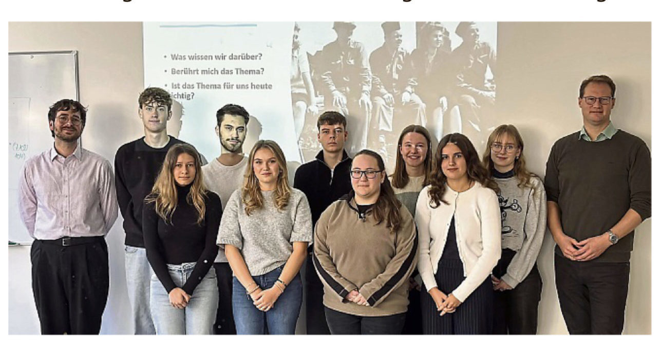 SchülerInnen der Q3 beim Volkstrauertag in Kassel